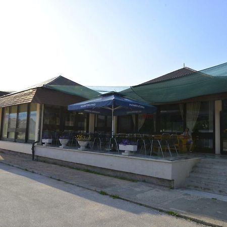 Licki Krovovi Gracac  Bagian luar foto