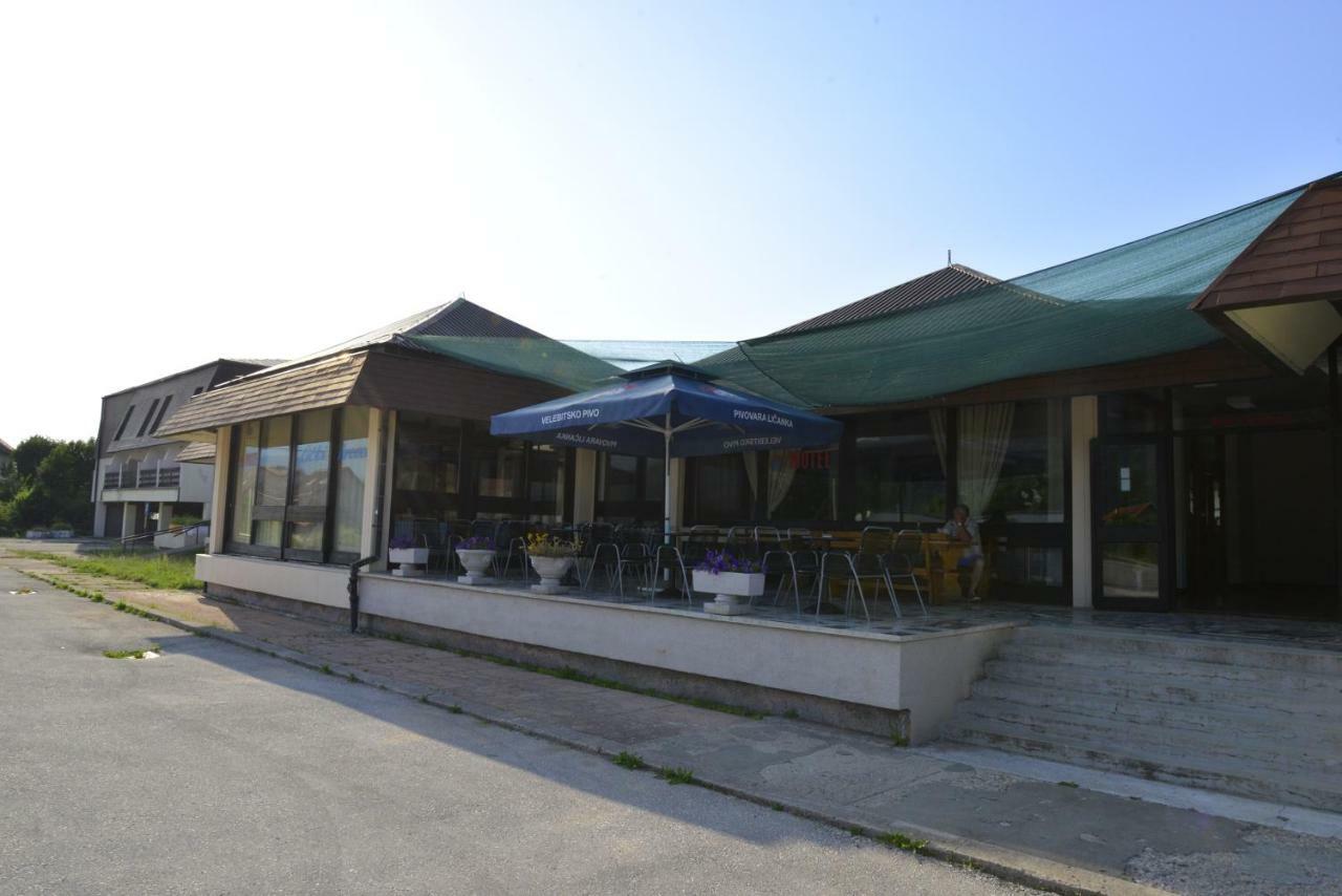 Licki Krovovi Gracac  Bagian luar foto