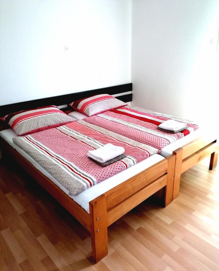 Licki Krovovi Gracac  Bagian luar foto